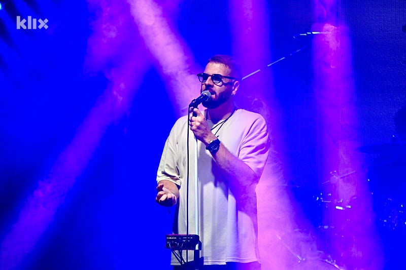 Bend Dernex održao nastup na Summertime Madness Festu, publika uživala u ex-yu hitovima