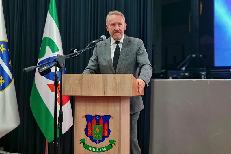 Izetbegović poručio kako se došlo do “trenutka istine”: “Pritisak na Dodika se mora povećati, neka srlja dalje”