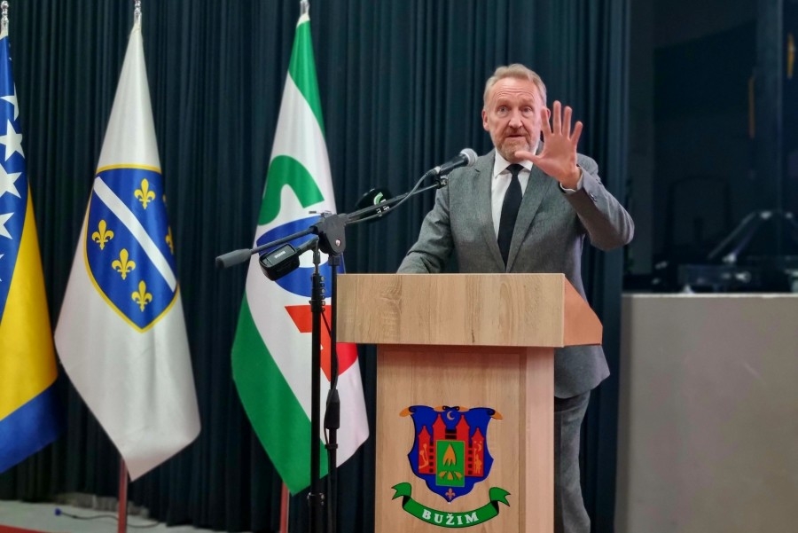 BAKIR IZETBEGOVIĆ IZ BUŽIMA: ‘Došli smo do trenutka istine. Ili će Dodik nadjačati državu i njene institucije ili…’