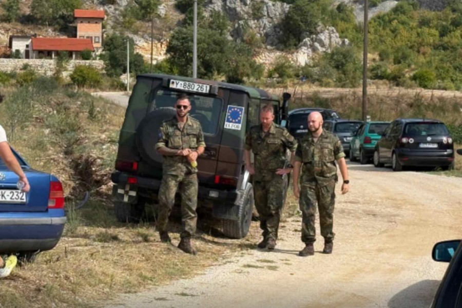 STIGAO I EUFOR: Stočani završavaju zid oko budućeg harema (FOTO)
