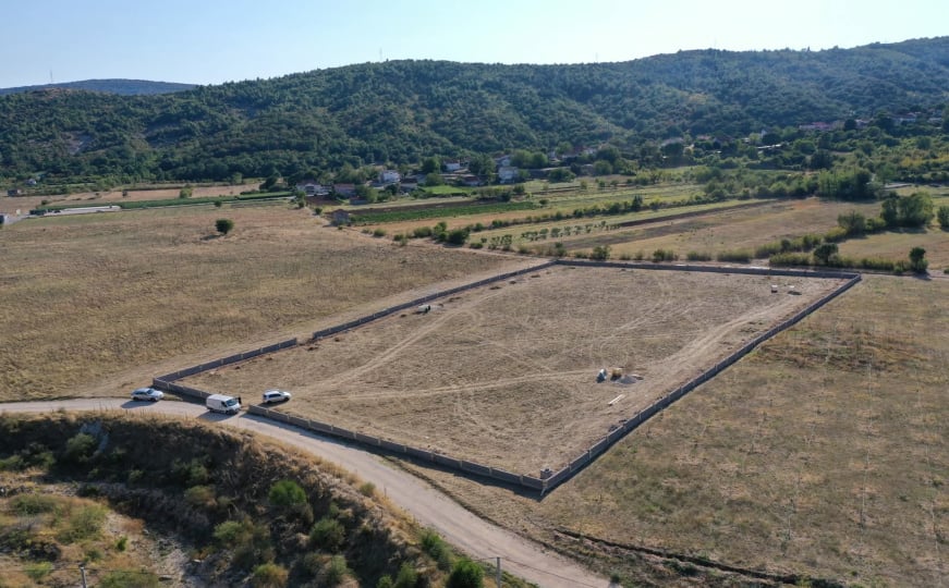 Akcija Bošnjaka u Stocu: Za dan izgradili zid budućeg mezaristana