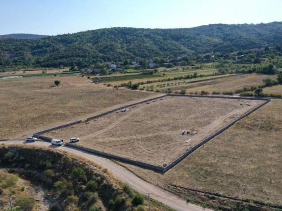 VRIJEDAN PODVIG HRABRIH LJUDI: Stočani za dan završili zid oko harema (VIDEO)