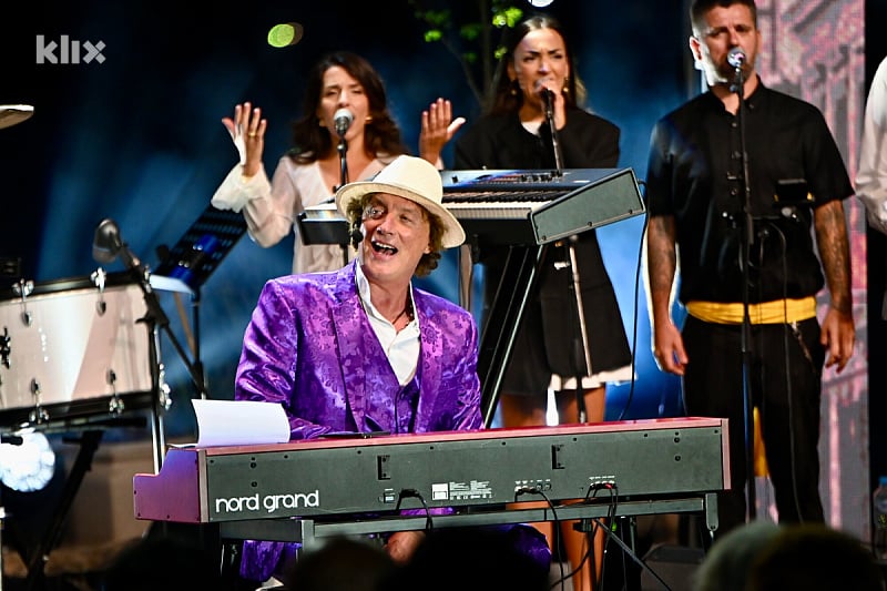 Tonči Huljić priredio jedinstven koncert na Žutoj tabiji, na sceni mu se pridružila i Amira Medunjanin