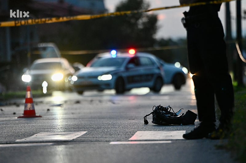 Poginuo saputnik u vozilu koje se prevrnulo kod Sarajeva, saobraćaj potpuno obustavljen