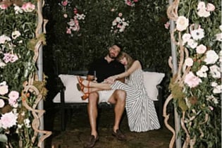 Objava o zarukama Taylor Swift i Travisa Kelcea za samo 14 sati prikupila je preko 27 miliona lajkova