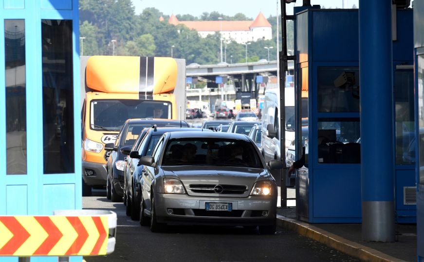 Poljoprivrednici iz FBiH: “Pojačajte granične kontrole, breskve iz Albanije opasne po zdravlje”
