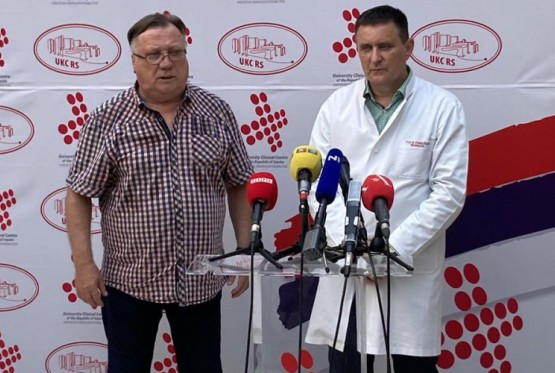 Vlado Đajić posjetio Halida Bešlića u bolnici, donio mu “Drvo života” (FOTO)