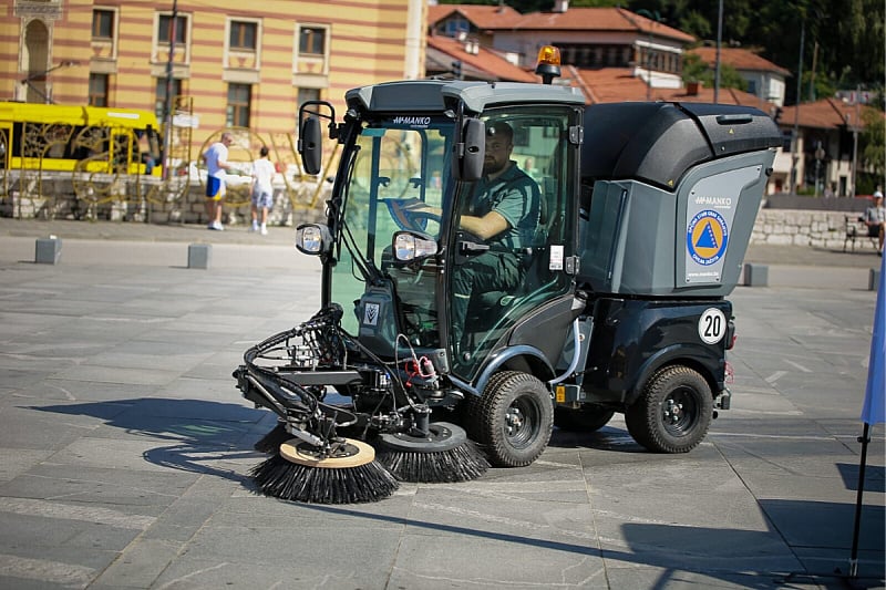 Općina Stari Grad nabavila tri vozila za čišćenje ulica i snijega