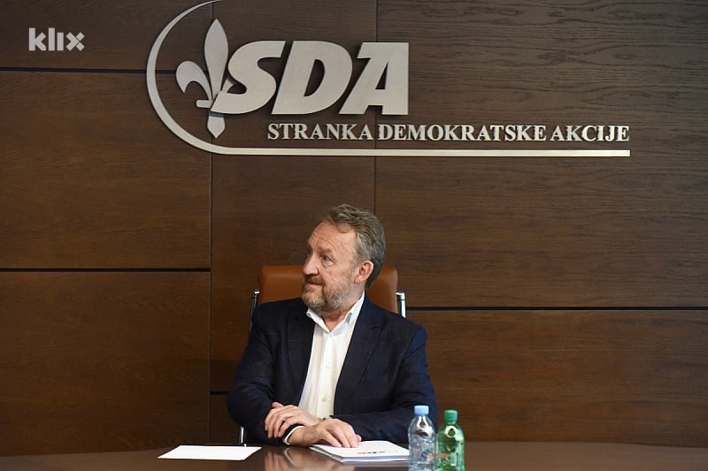 SDA: Diskriminacija Bošnjaka direktna je posljedica predaje institucija u zamjenu za fotelje čelnika Trojke