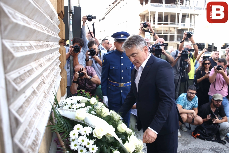 ‘VELIKI BOL ZA GENERACIJU KOJA JE PREŽIVJELA’: Polaganjem cvijeća i minutom šutnje danas je u Sarajevu obilježena 30. godišnjica masakra na Markalama (FOTO)