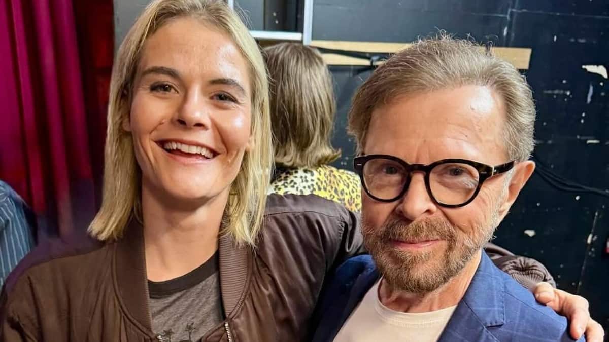 Hazel Brugger slavi Švedsku premijeru sa Abba-Björnom