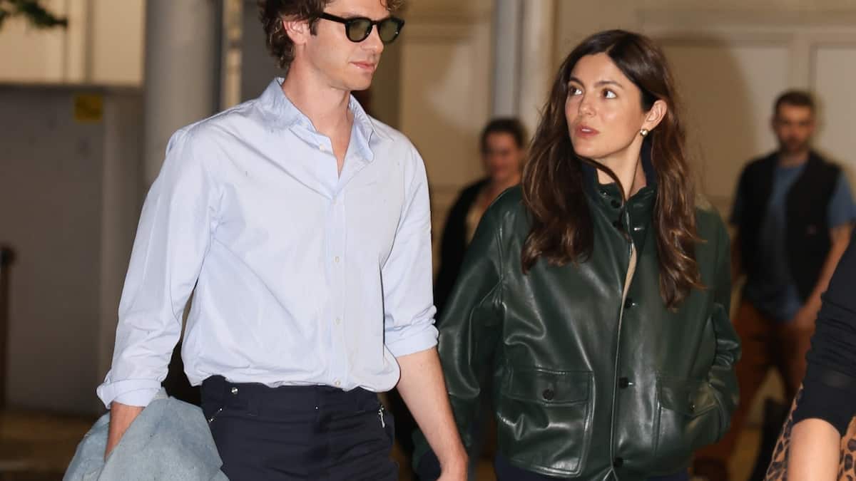 Zvanično? Andrew Garfield i Monica Barbaro drži za ruke