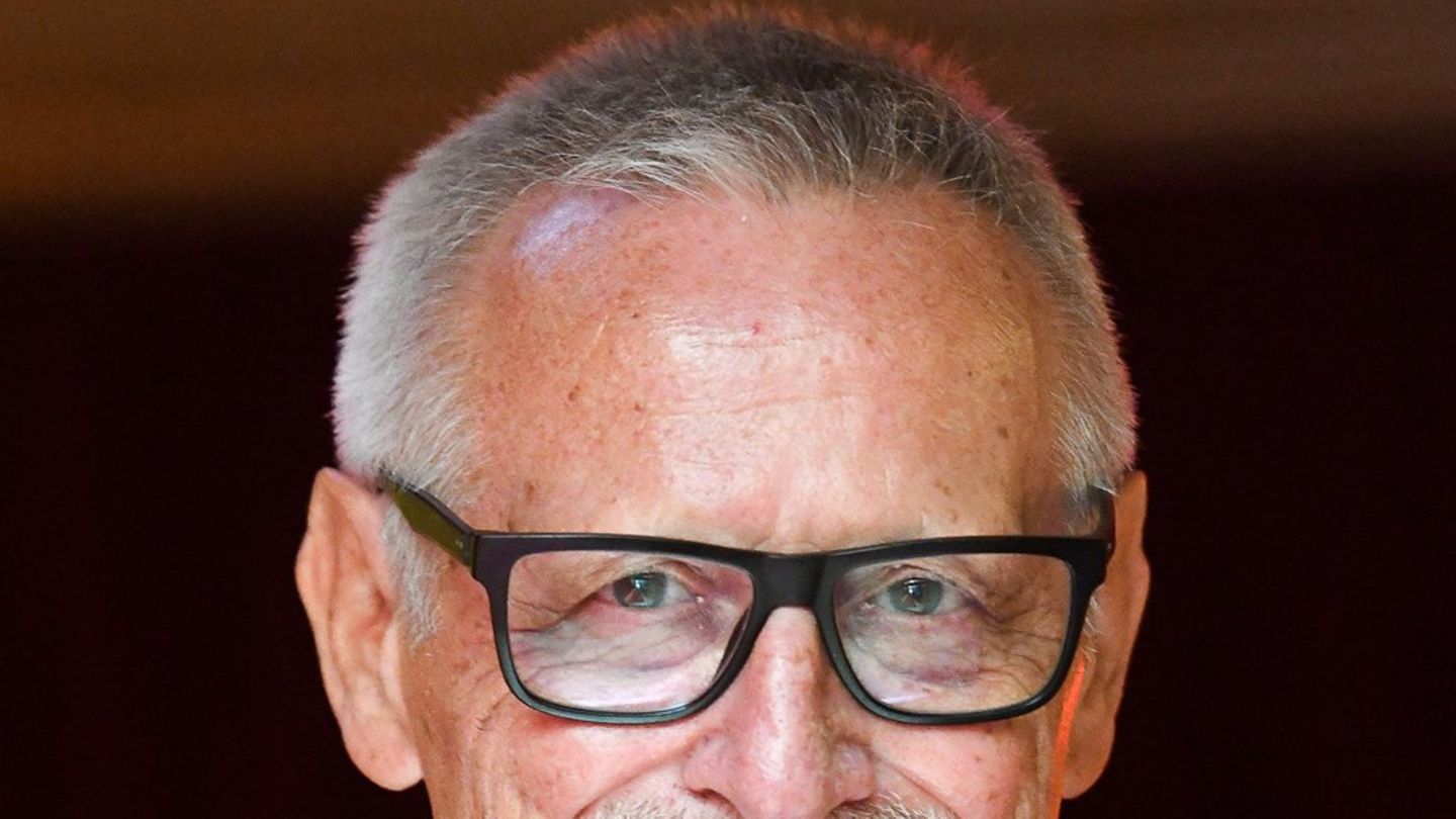 Konstantin Wecker: Jedva igra klavir