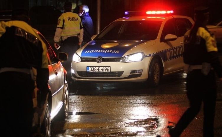 Oglasio se MUP RS o napadu u Banjoj Luci: 3 policajca završila u bolnici, traga se za jednom osobom
