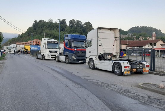 Protest prevoznika širom BiH: Kamiondžije traže ispunjenje zahtjeva (VIDEO, FOTO)