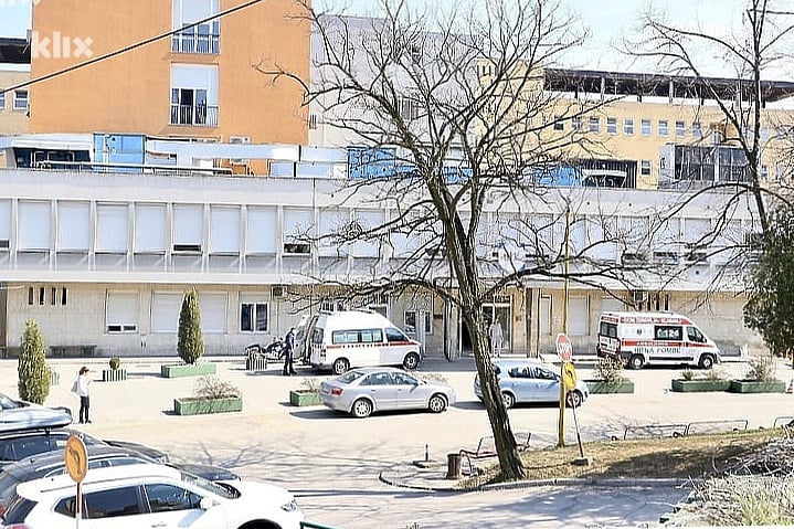Ljekari se bore za život maloljetniku koji je izboden nožem u Tuzli, policija uhapsila napadača