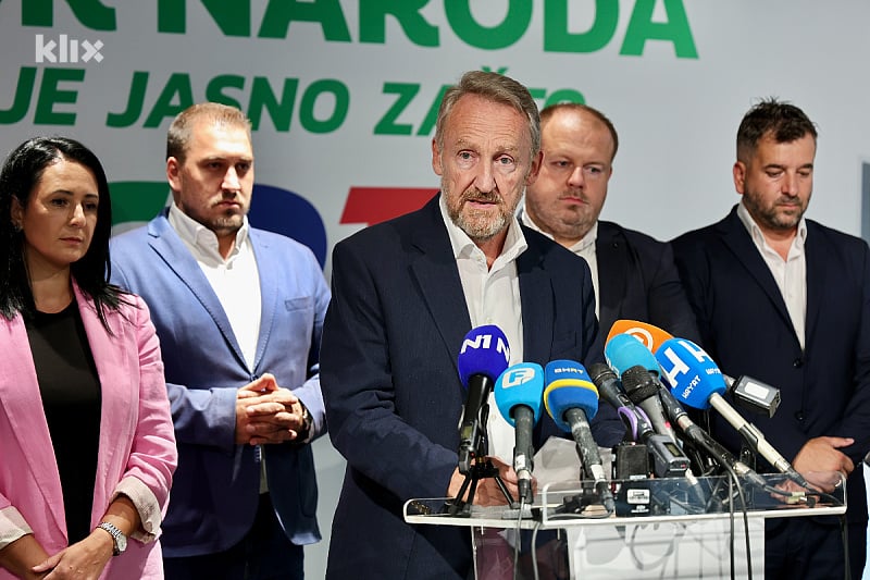 SDA: Najoštrije osuđujemo napad na imovinu delegata Dževada Mahmutovića