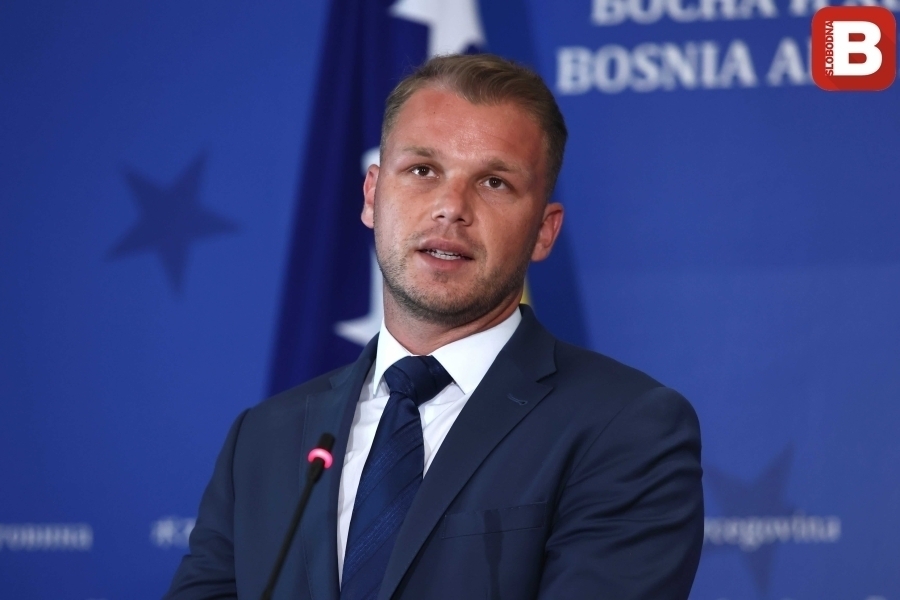 STANIVUKOVIĆ ISMIJAO NEUSTAVNU VLADU RS-a: ‘Uređena je i skladna, ali nekako na način da odvraća ljude…’