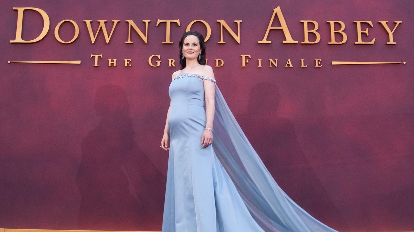 Trudna + glamurozna: Trudna je! Michelle Dockery iznenađuje s dječjim udarcem na premijeru “Downton Abbey”
