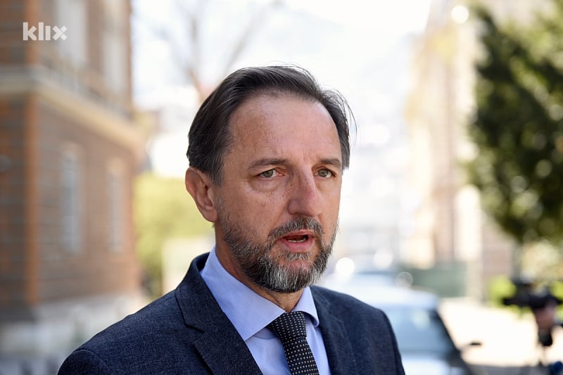 Obračun na sjednici Vijeća naroda RS-a: Dževad Mahmutović zvao policiju jer mu je delegat prijetio