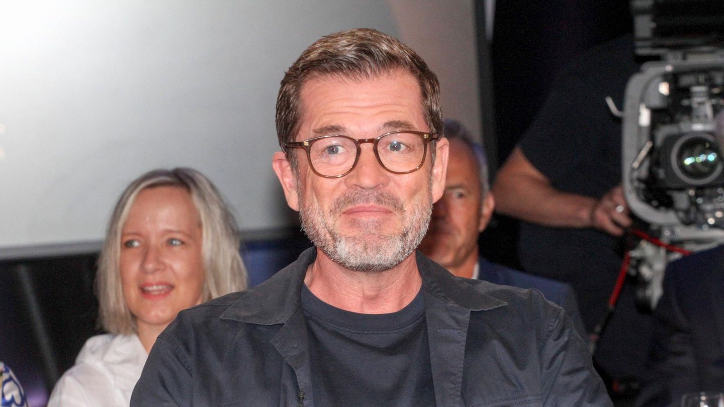 Karl-Theodor Zu Guttenberg: Karl-Theodor Zu Guttenberg izračunava se sa društvenim medijima