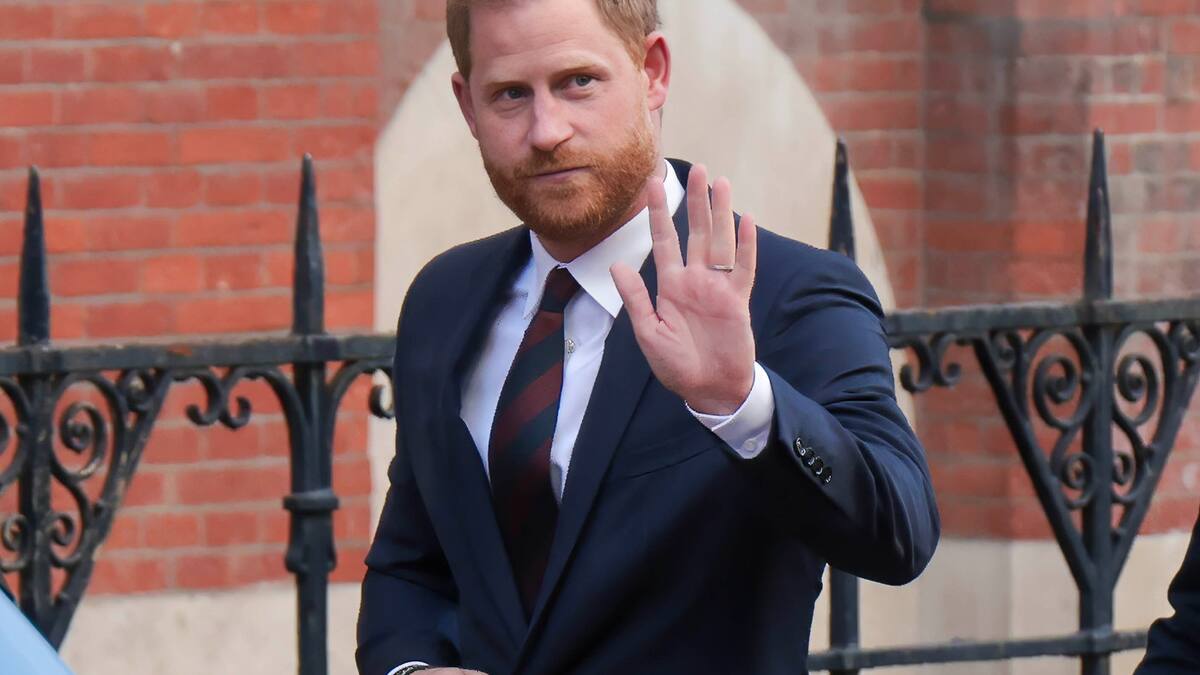 Cvijeće za kraljicu Elizabetu II.: Prince Harry posjetio dvorac Windsor