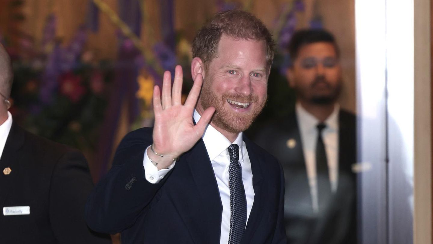 Princ Harry: photo dokaz! Princ Harry upoznaje bivšeg prijatelja u Londonu
