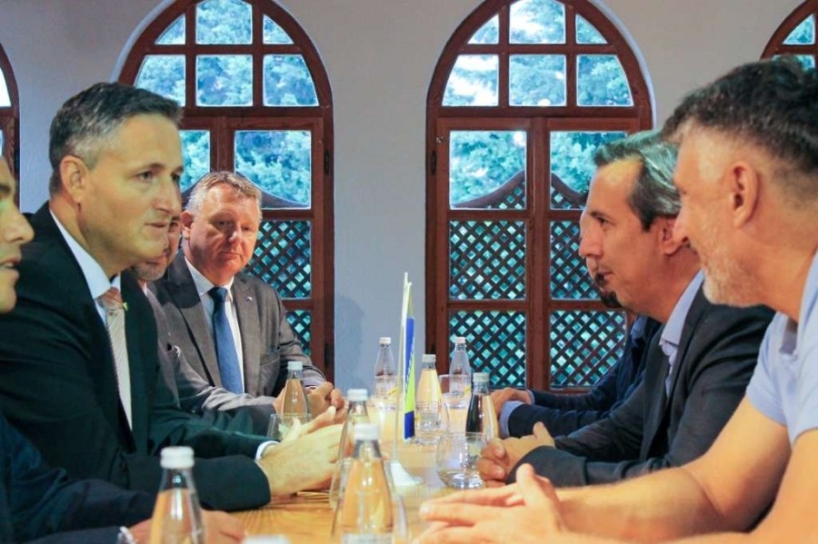 NEDOPUSTIVA BILO KAKVA DISKRIMINACIJA: Denis Bećirović u Stocu razgovarao s vijećnicima Gradskog vijeća i aktivistima