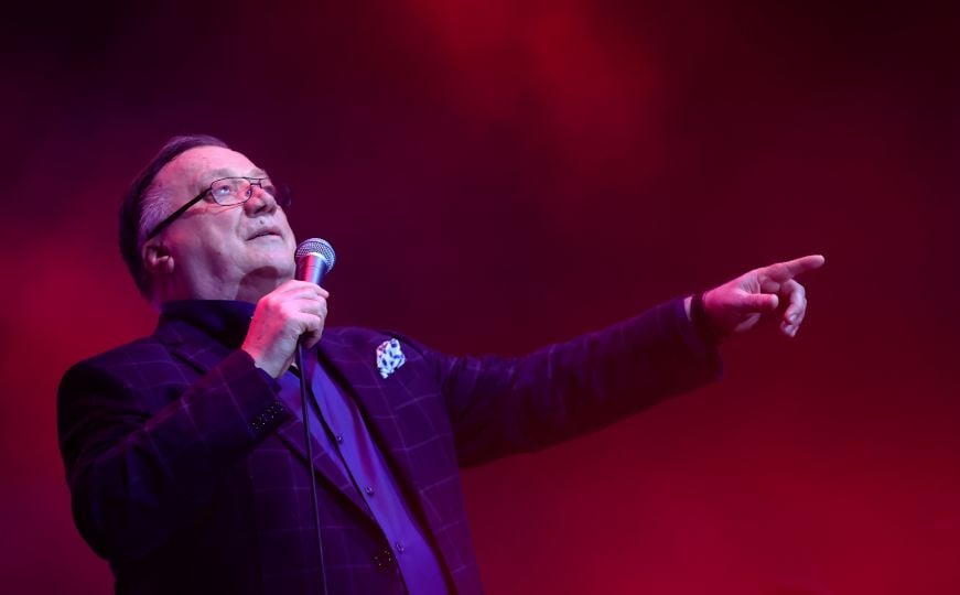 Halid Bešlić objavio novu pjesmu “Sejda” posvećenu supruzi: “Još si mlada, još si lijepa kao nekad”