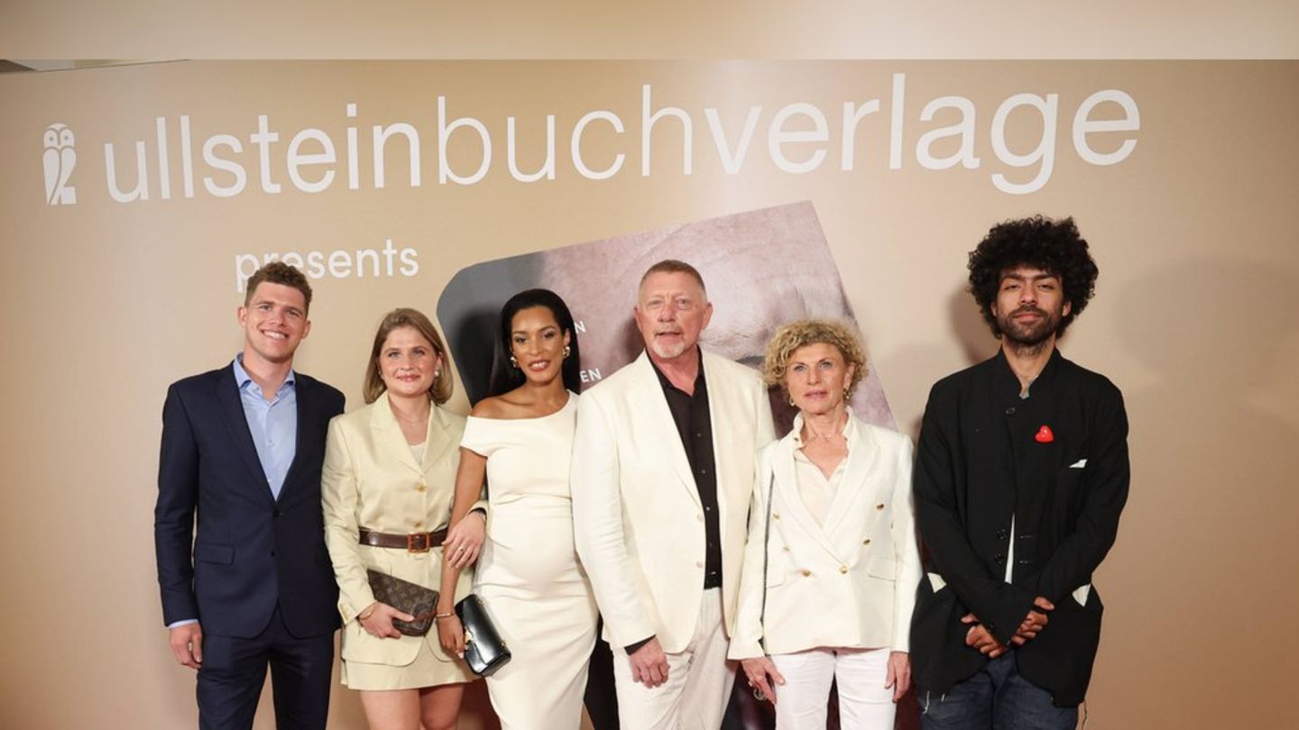 Knjiga knjiga: Boris Becker pozira sa suprugom i sinom