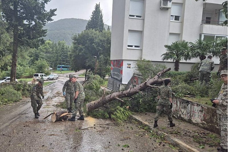 Oružane snage BiH angažirane na pomoći u sanaciji od poplava kod Mostara