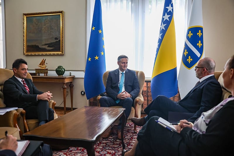 Novi otpravnik poslova Ambasade SAD-a John Ginkel već u punom pogonu, održao sastanak s Bećirovićem